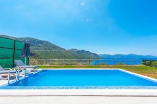 Villa Mustang