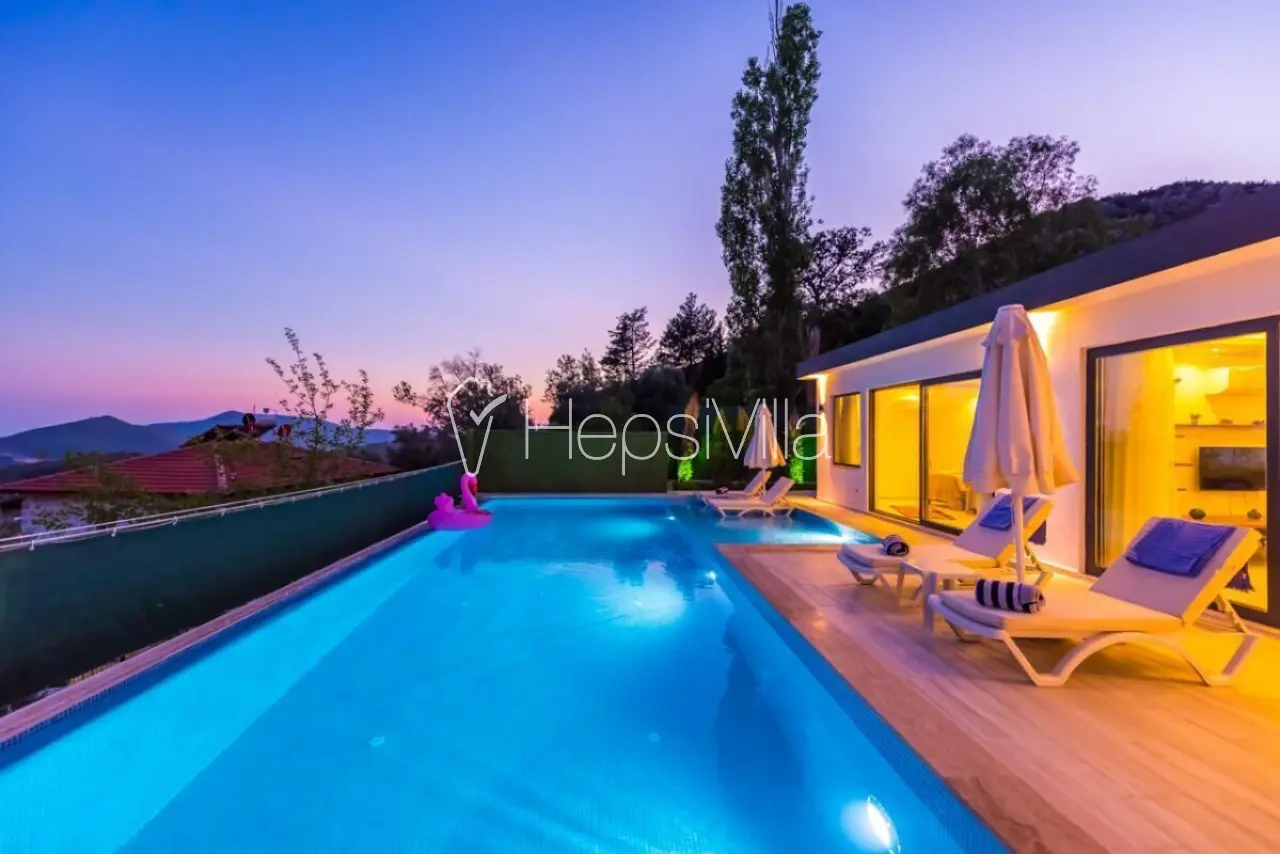 Villa Gül, Büyük Havuzlu Jakuzili Kalkan Kiralık Tatil Villası. - Hepsi Villa