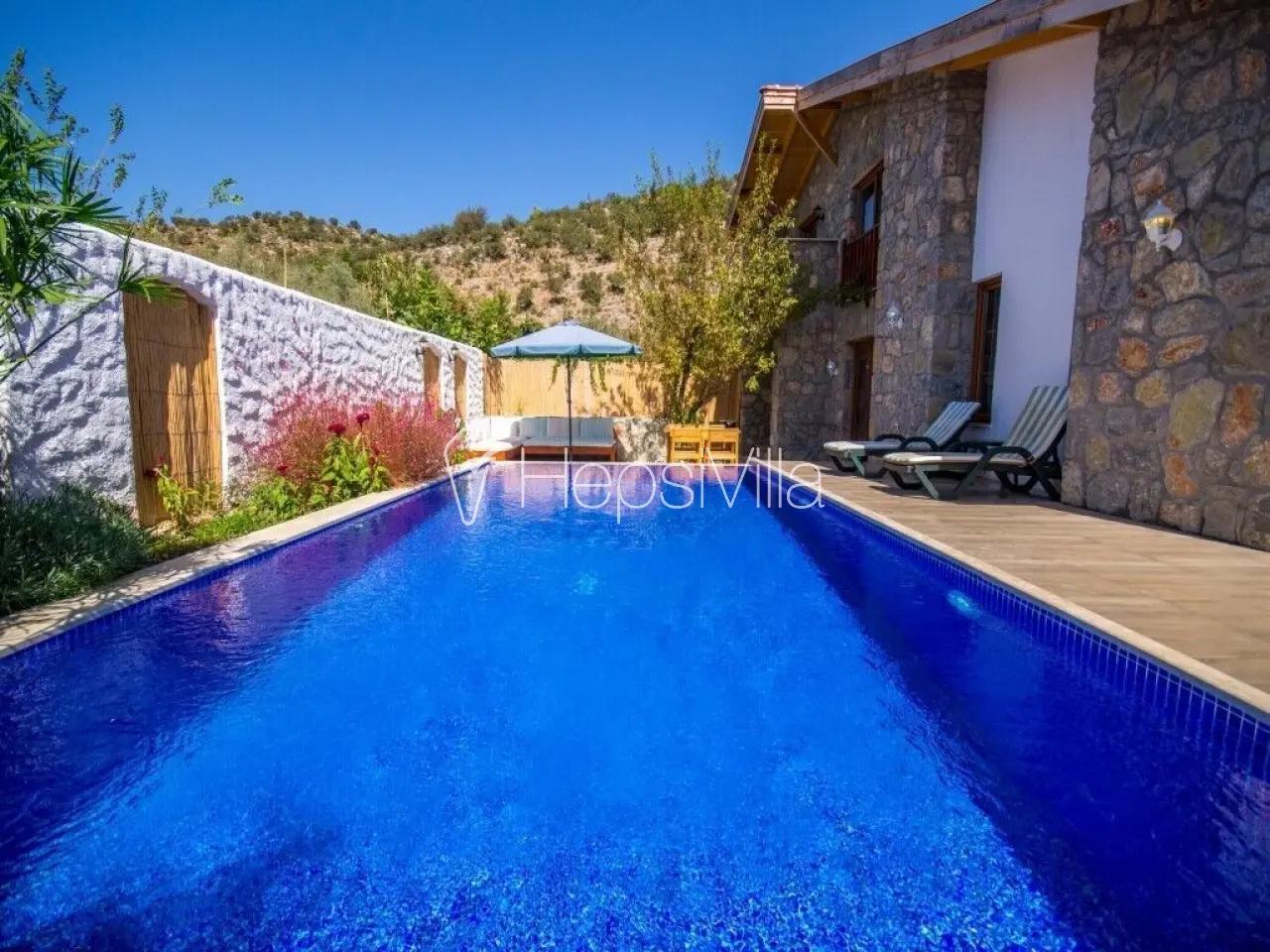 Villa Mandalina, muhafazakar aileler için havuzu korunaklı villa - Hepsi Villa