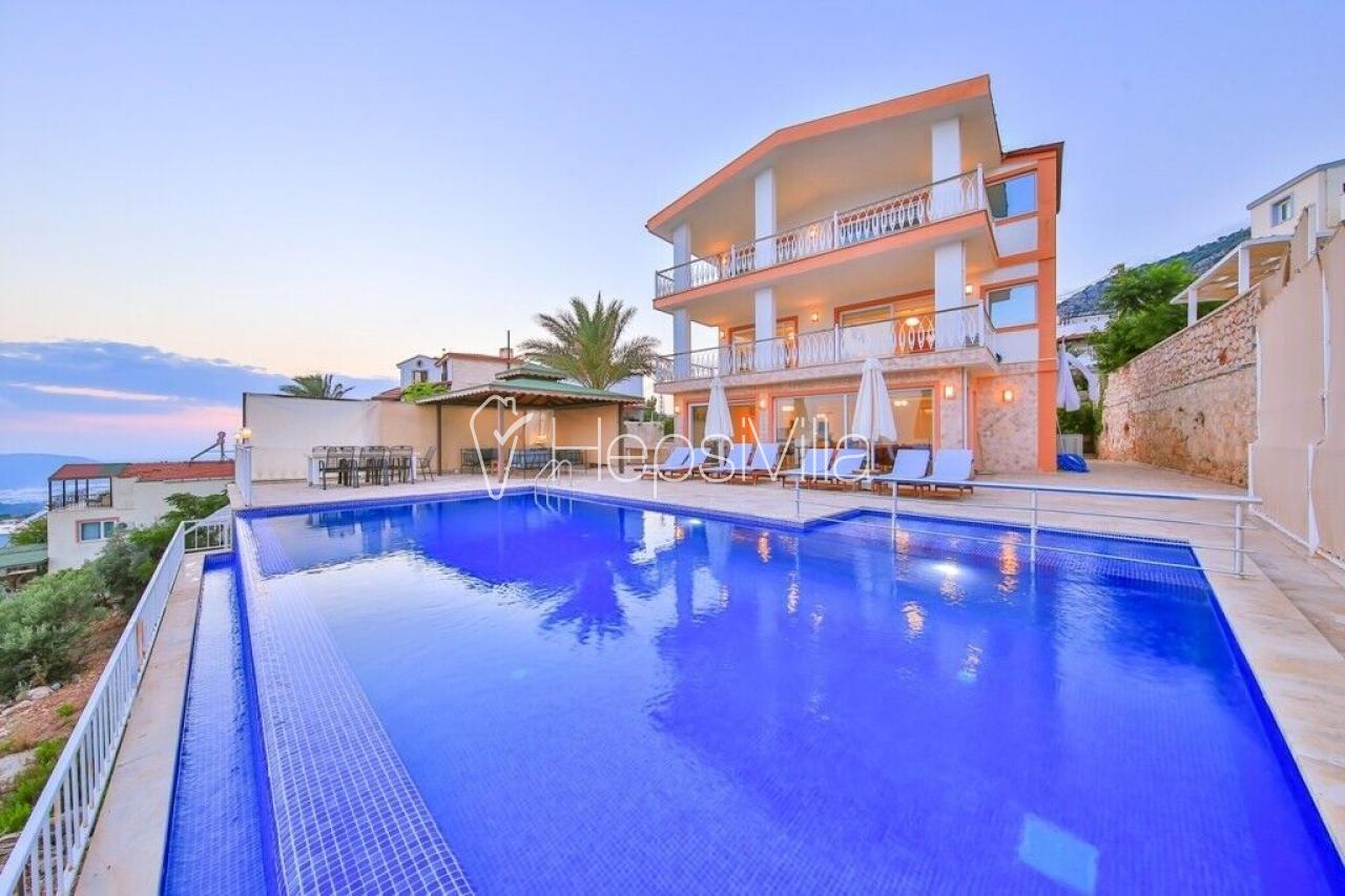 Villa Efes, 12 kişilik, deniz manzaralı villa Hepsi Villa Hepsi Villa