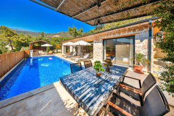 Villa Aqua Stone
