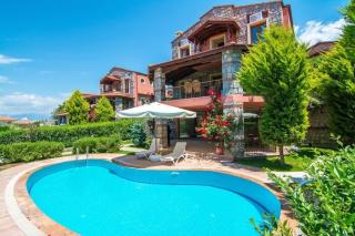 Villa Aka