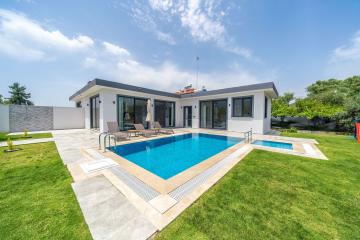 Villa Grey 2