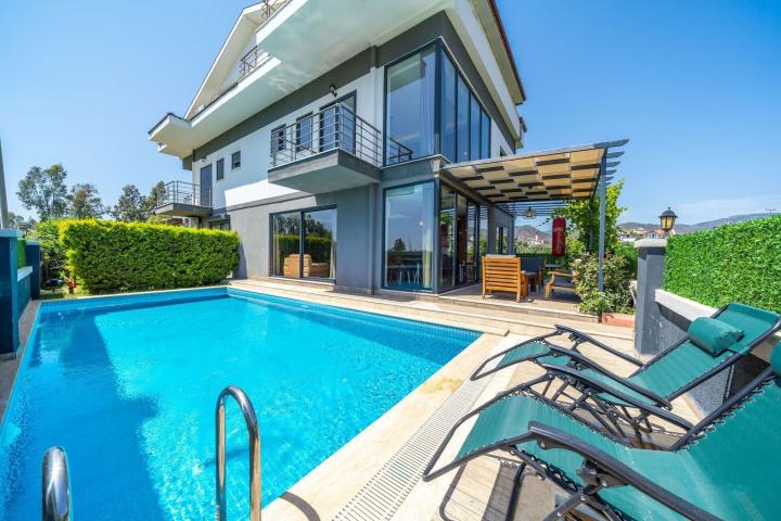 Villa Arı Mavi