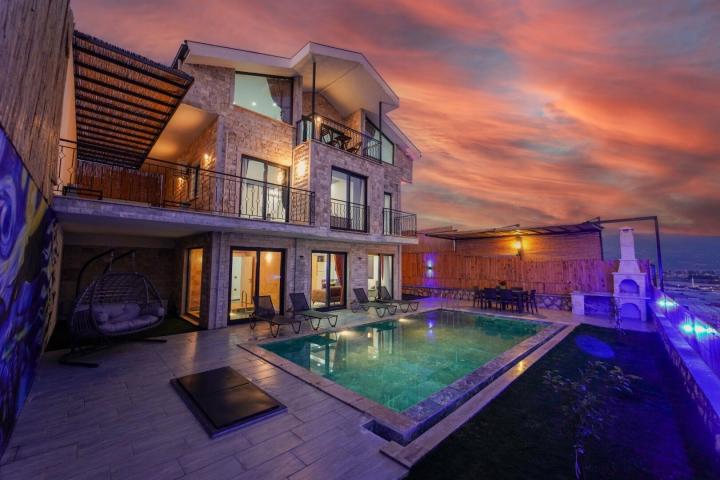 Villa Legendary