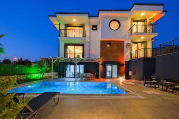 Villa Moonshine 2