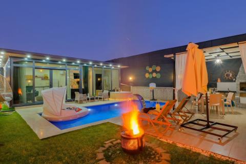 Villa Crystal Deluxe