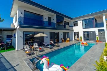 Villa Water Moon