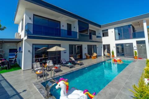 Villa Water Moon
