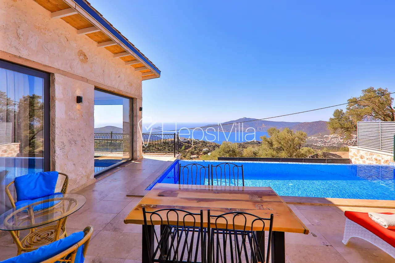 Villa Alaca, Kalkan’da jakuzili deniz manzaralı kapalı havuzlu balayı villasıdır - Hepsi Villa