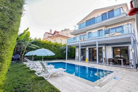 Villa Sultan Palace
