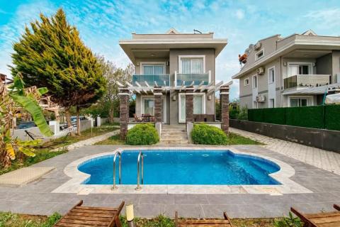 Villa Elora Çalış