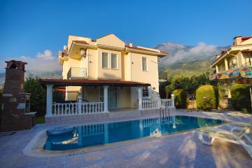 Villa Yellow