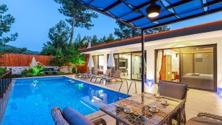 Villa Ay
