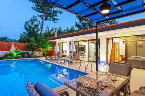Villa Ay
