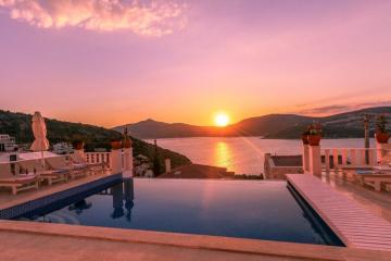 Villa Ketchy