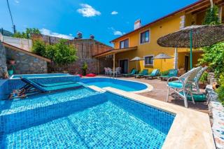Villa Petumya